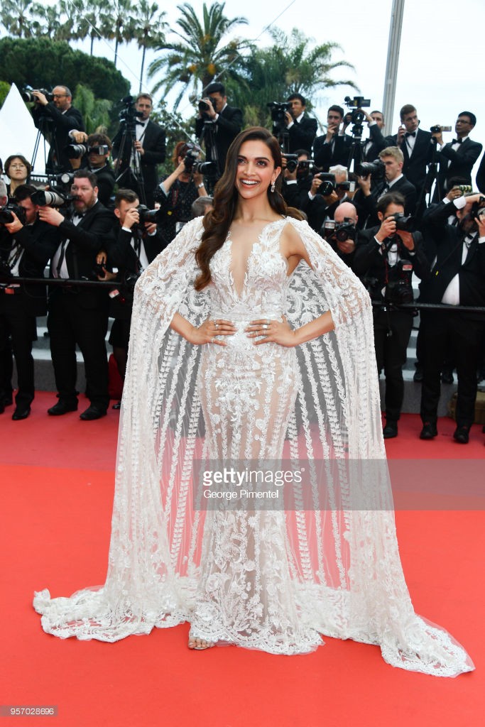 Cannes ngày 3: Vợ cũ Johnny Depp và tình cũ Ronaldo thi nhau hở bạo trên thảm đỏ